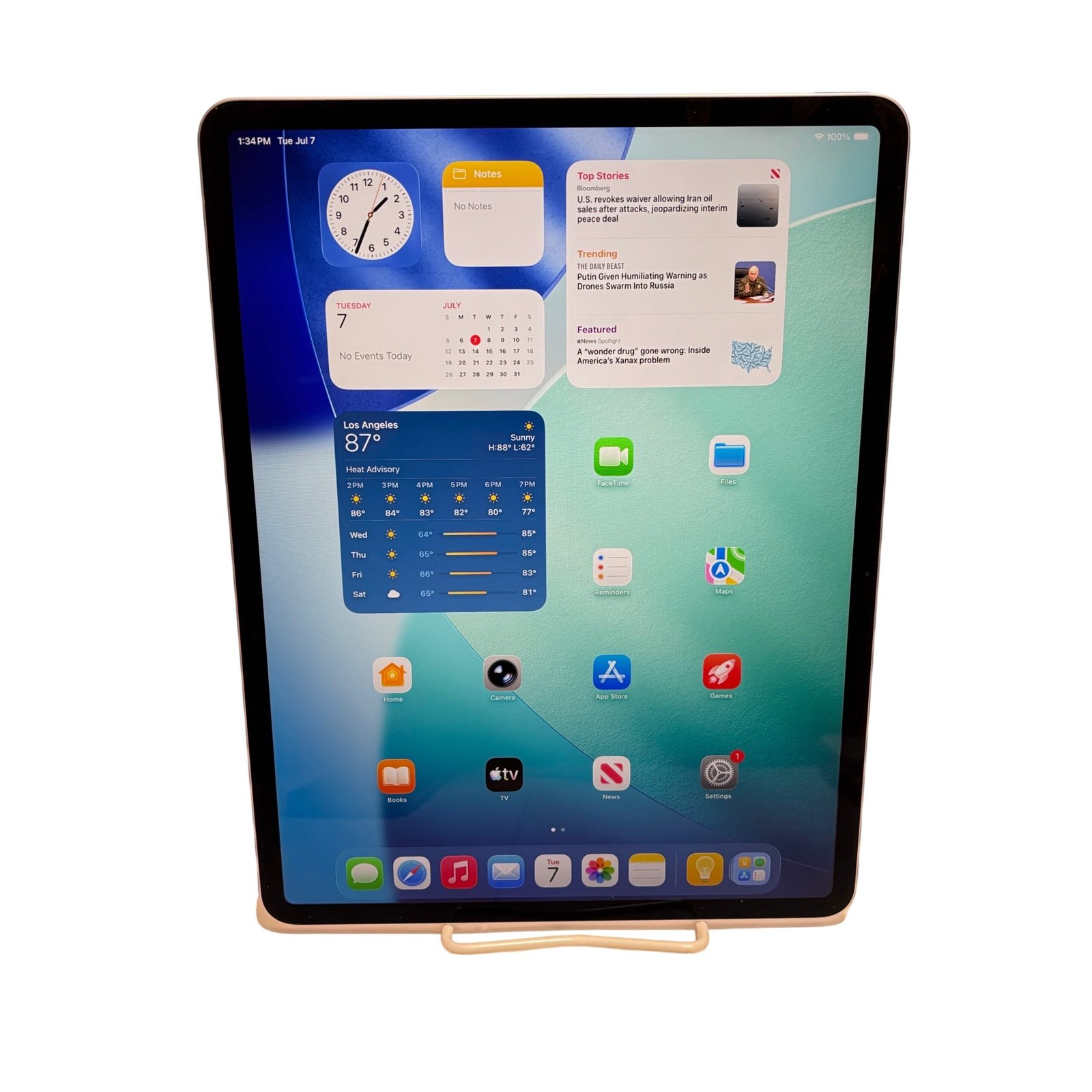 2b26624f-bd70-4b2b-95e4-0931831e317e.jpg Apple iPad Air MH5T4LL/A M4 Wi-Fi 128GB 13" Tablet - Image 1