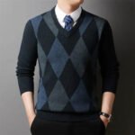 Winter Warm New Men's Plaid V-neck Long Sleeved Sweater Knitted Sweater Fashion Casual Versatile Top - Image 3