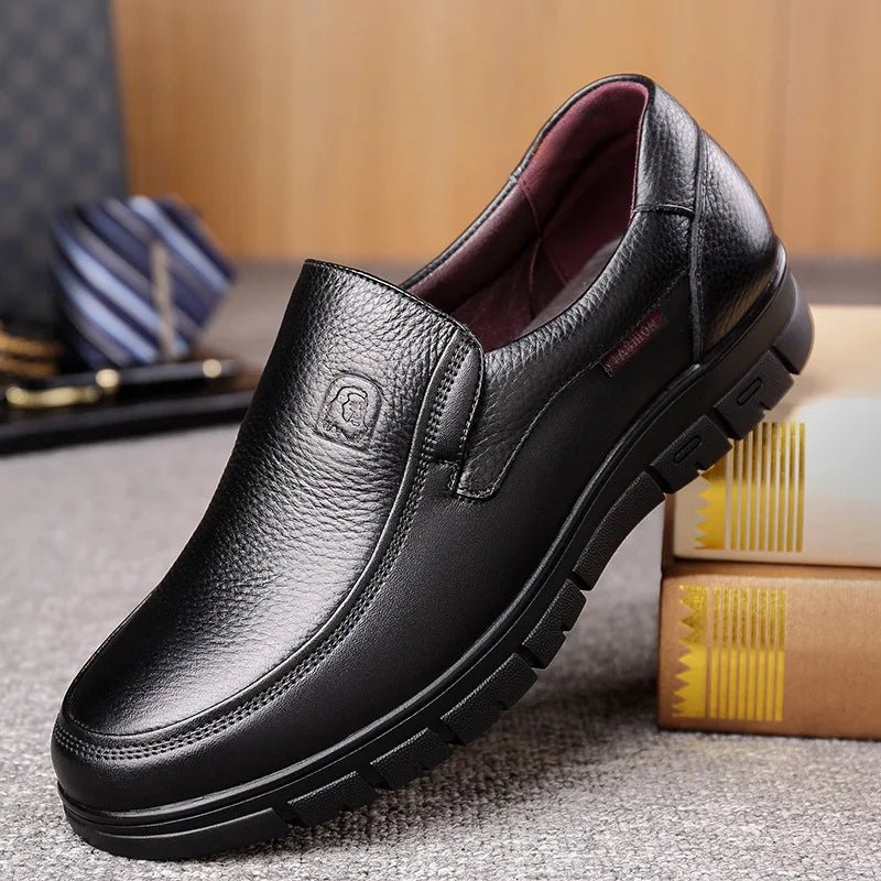 S60bc75ffb0044108aa8d0a5bbd5d33bbj.jpg Summer New Men Leather Shoes soft soled Casual Flat Shoes Outdoor Walking shoes Comfort fashion soft leather shoes Loafers - Image 1