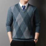 Winter Warm New Men's Plaid V-neck Long Sleeved Sweater Knitted Sweater Fashion Casual Versatile Top - Image 2