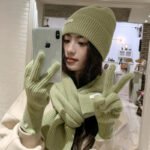 Solid Color Touch Screen Gloves Women Korean Autumn Winter Warm Knitted Three-piece Set Scarves Gloves Hat Women's Glove Sets - Image 6
