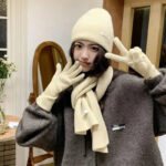 Solid Color Touch Screen Gloves Women Korean Autumn Winter Warm Knitted Three-piece Set Scarves Gloves Hat Women's Glove Sets - Image 4