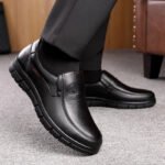 Summer New Men Leather Shoes soft soled Casual Flat Shoes Outdoor Walking shoes Comfort fashion soft leather shoes Loafers - Image 2