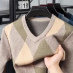 Winter Warm New Men's Plaid V-neck Long Sleeved Sweater Knitted Sweater Fashion Casual Versatile Top - Image 5