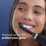 Oral-B Pro 1000 Rechargeable Electric Toothbrush, Black - Image 3