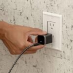 OtterBox PREMIUM PRO USB-C Fast Wall Charger 30W (78-80900) - Black - Image 3